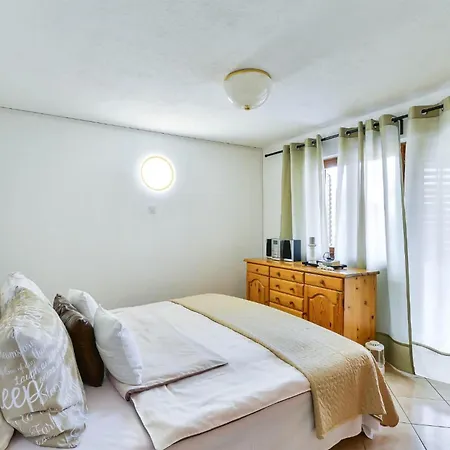 Beautiful In With Kitchen Zadar