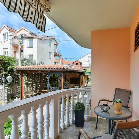 Apartment Beautiful In With Kitchen Zadar